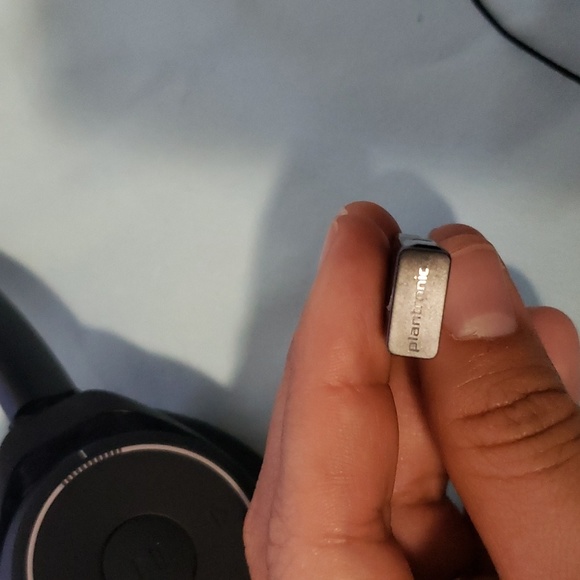 Plantronics Wireless Voyager Focus UC B825-M Headset - Picture 9 of 9